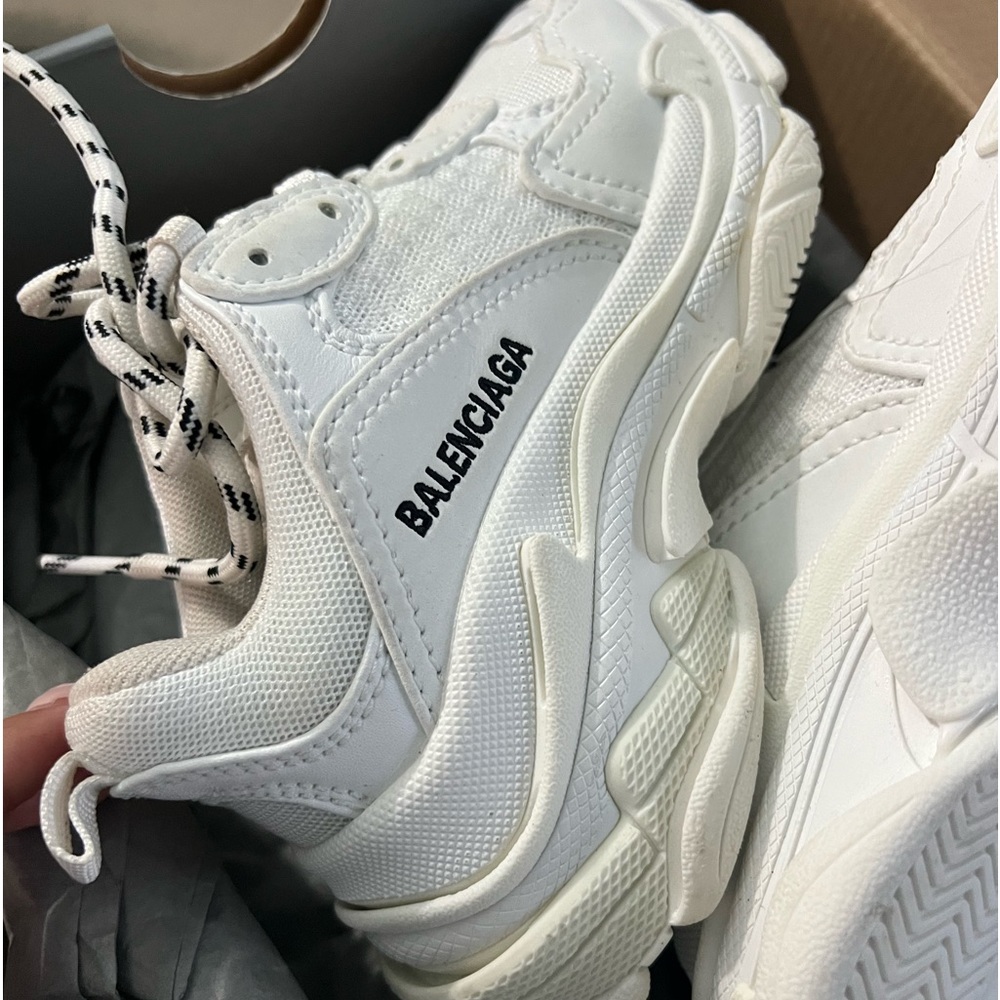 Used once kids size 11 AUTHENTIC